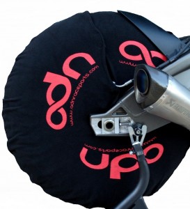 Windstop o paravientos para calentadores de neumáticos de moto de circuito.